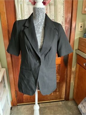 Women's Black Short-Sleeve Tailored Blazer